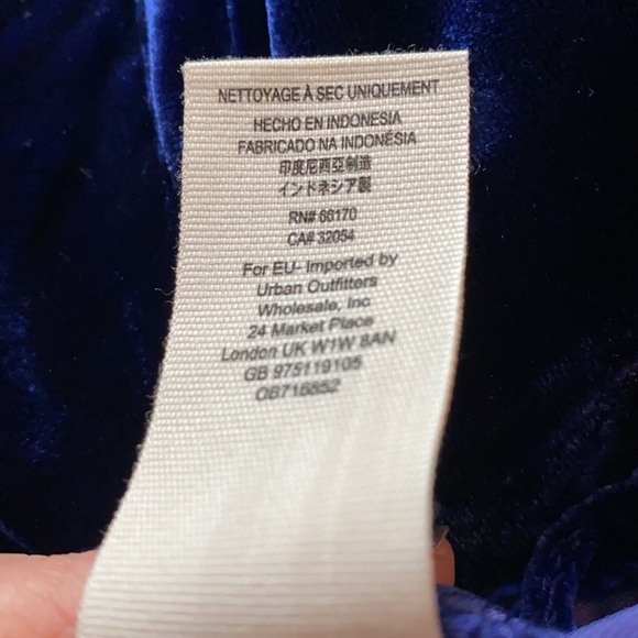 Free People cobalt blue velvet top. - Picture 8 of 10